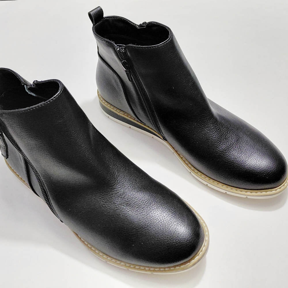 ME TOO Women's Black Sporty Wedge Ankle Boots with Side Zipper - 8M